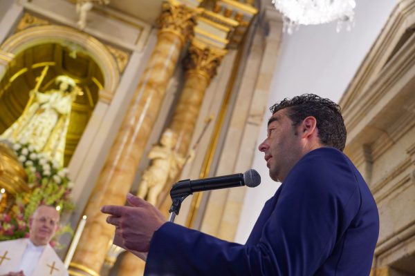 Ofrenda do presidente da Deputación de Pontevedra, Luis López, á Virxe Peregrina